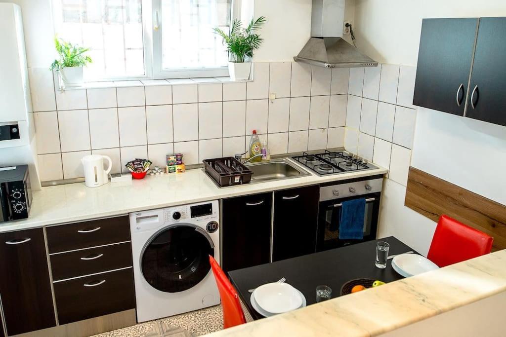 Cosy One Bedroom Flat With Free Parking & Wifi Клуж-Напока Экстерьер фото